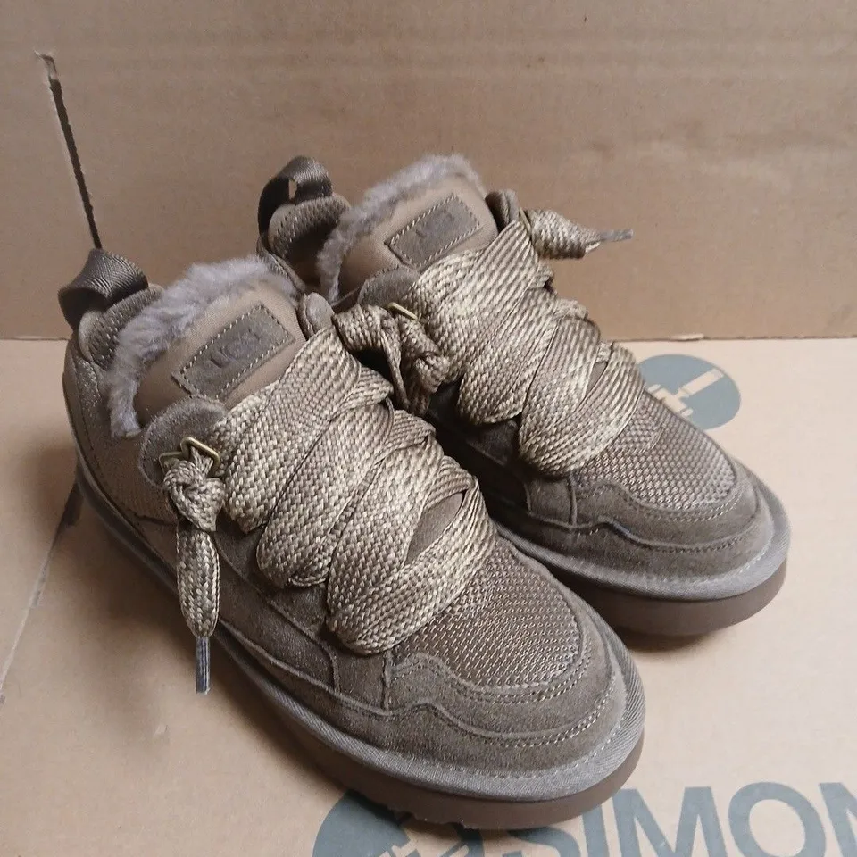 PAIR OF UGG LACE-UP BOOTS WITH SHEARLING TRIM – GREY/BROWN - 7