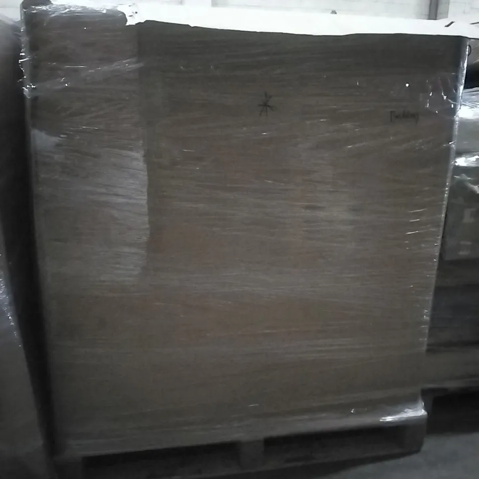 PALLET TO CONTAIN LARGE QUANTITY OF BEDDING ITEMS TO INCLUDE; WARMING THROW, MULTI PURPOSE HEAT PAD