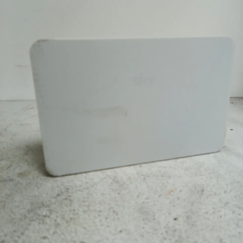 SKY SR213-02-UK-WHT ROUTER