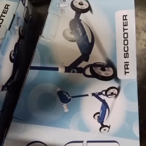 BOXED KIDS TRI SCOOTER BLUE