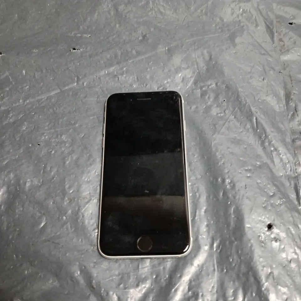 APPLE IPHONE – SILVER SMARTPHONE WITH BOX & USB-C/LIGHTNING CHARGER 