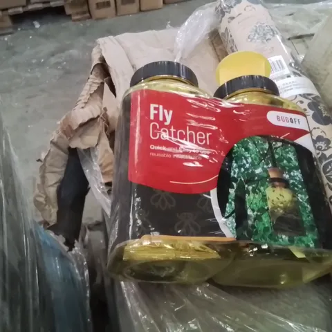 PALLET CONTAINING A LARGE QUANTITY OF FLY CATCHERS