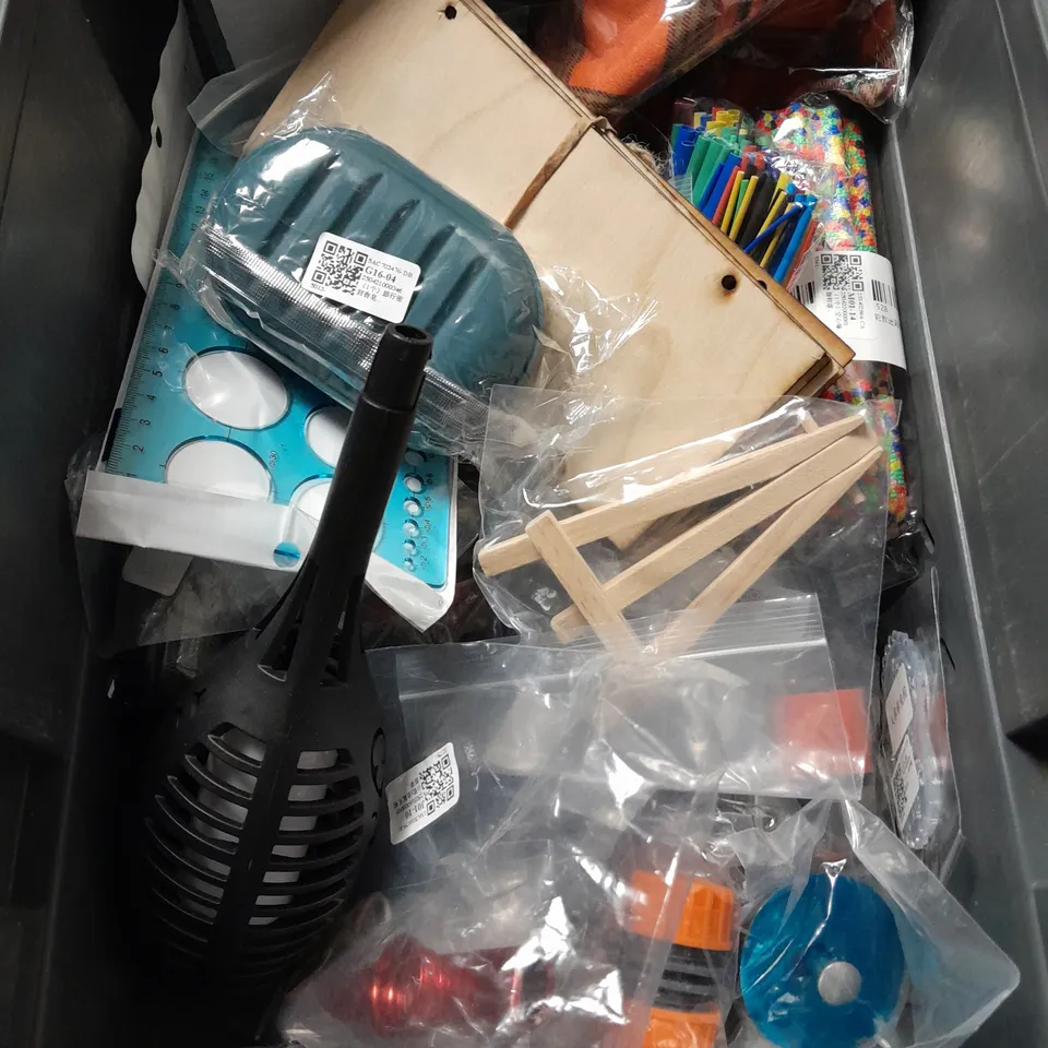 APPROXIMATELY 10 HOUSEHOLD ITEMS TO INCLUDE NATDRAWS TINY PRINT, PENS, KITCHEN CLEANER, ETC