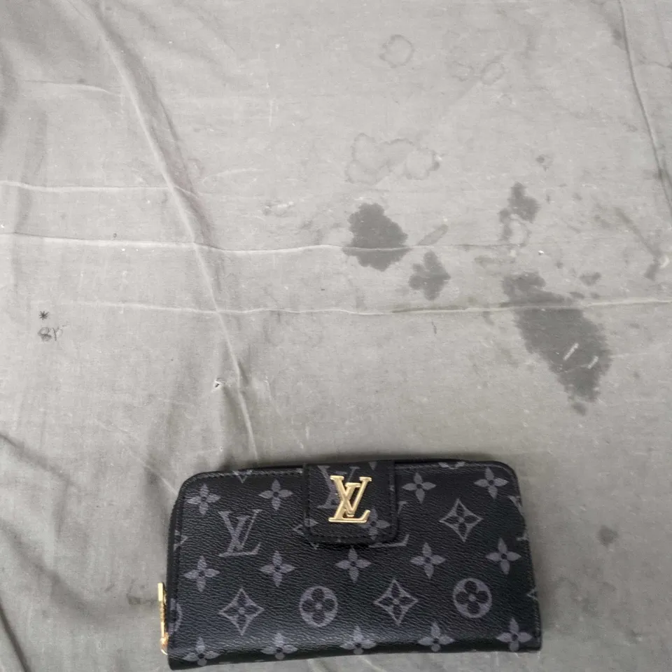 LOUIS VUITTON MONOGRAM CANVAS WALLET