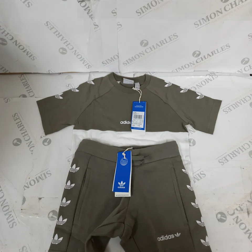 ADIDAS ORIGINAL MATCHING T-SHIRT AND SHORTS SIZE 4-5 YEARS