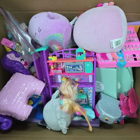 APPROXIMATELY 20 ASSORTED ITEMS TO INCLUDE SQUISHMALLOW PLUSHES, GARDEN SHEARS, BIN BAG, ETC - COLLECTION ONLY