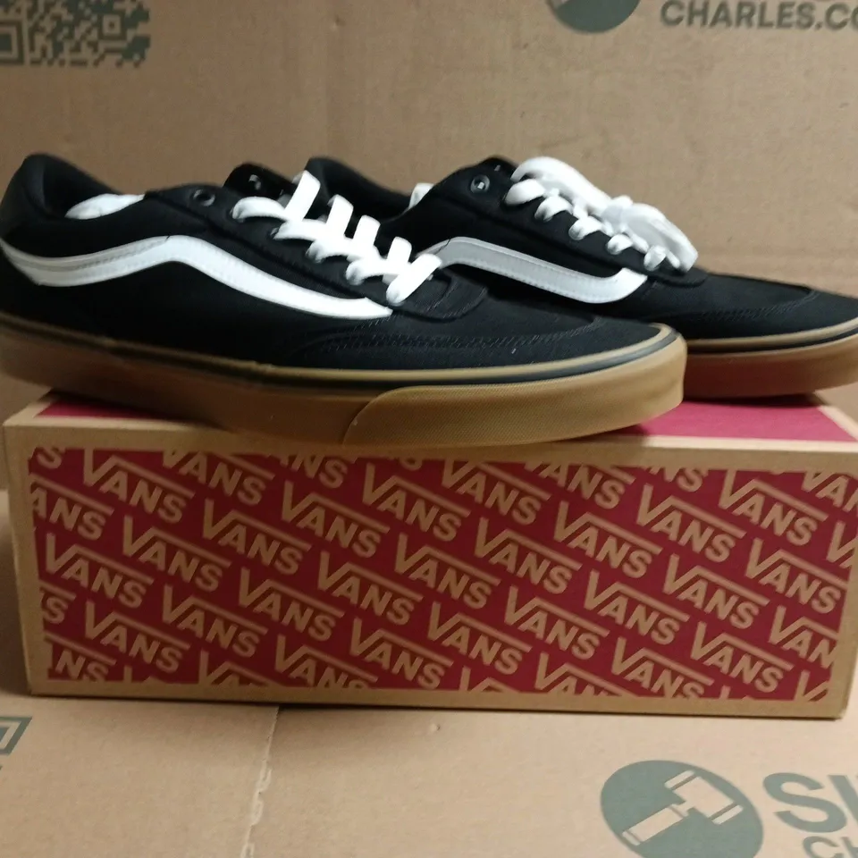BOXED PAIR OF VANS BROOKLYN SHOES IN BLACK/WHITE SIZE UK 12