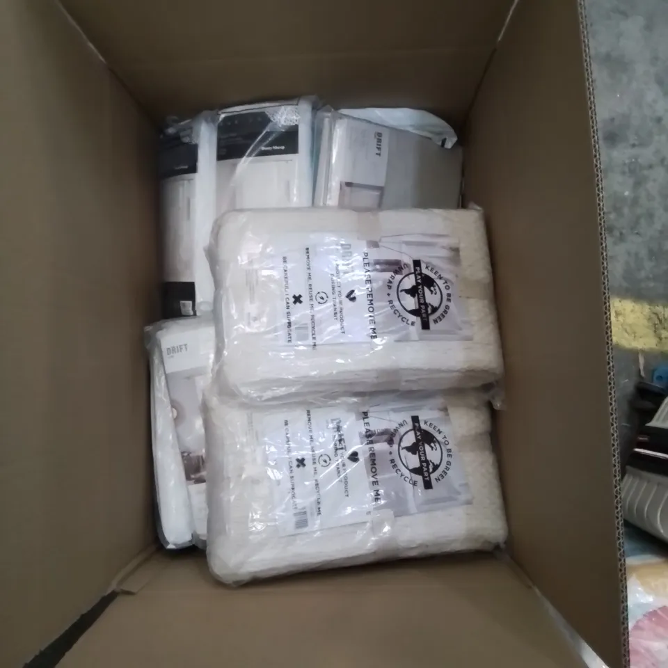 A SELECTION OF APPROXIMATELY 10X QUALITY DESIGNER BRAND NEW CURTAINS THROWS AND PILLOWS  (SIZES AND PATTERNS VARY)