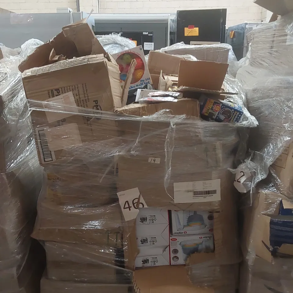 PALLET TO CONTAINING A VERY LARGE QUANTITY OF ASSORTED ITEMS INCLUDING: BABY BALL SET, BAUBLES, MEASURING CUP SETS, WARDROBE DEHUMIDIFIERS ECT