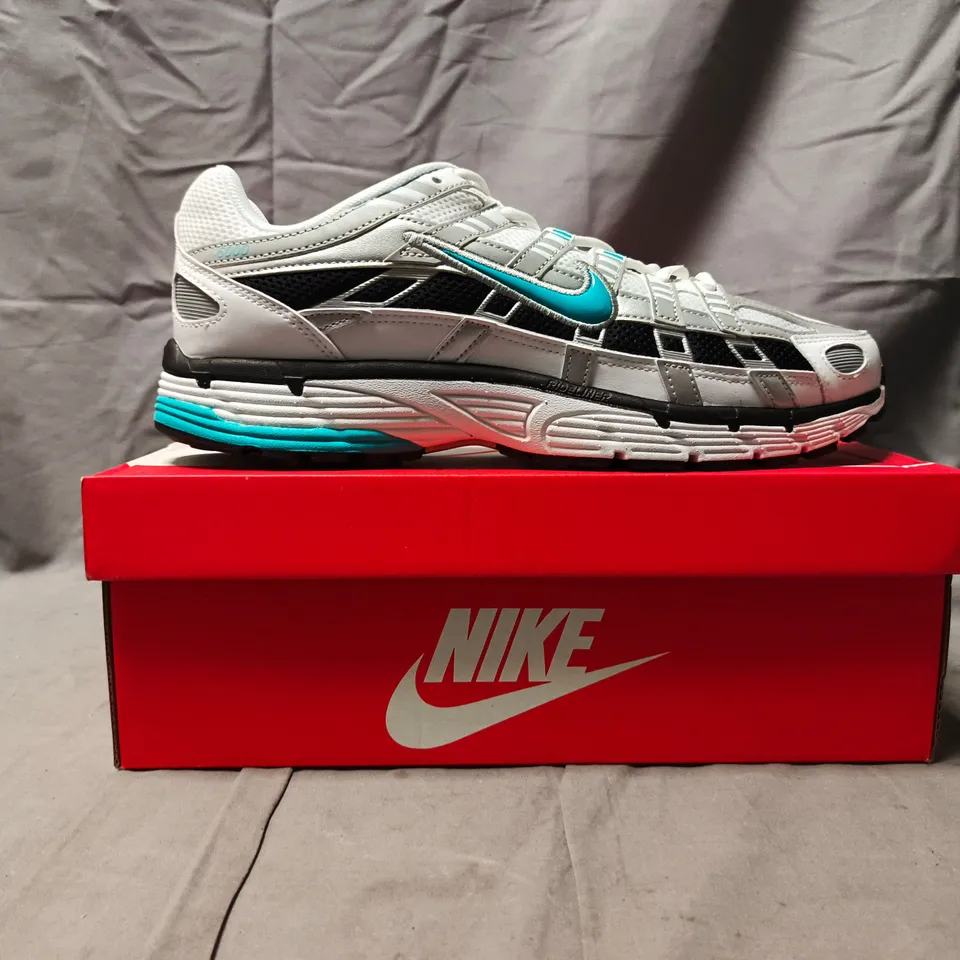 BOXED PAIR OF NIKE P-6000 TRAINERS IN WHITE/SILVER/BLUE SIZE UK 10