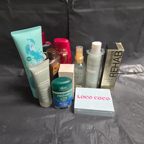 APPROXIMATEY 20 ASSORTED HEALTH AND BEAUTY PRODUCTS TO INCLUDE - MANCAVE MOISTURISER - GHD LEAVE-IN TREATMENT - L'OREAL ELVIVE COLOUR PROTECT CONDITIONER - ETC