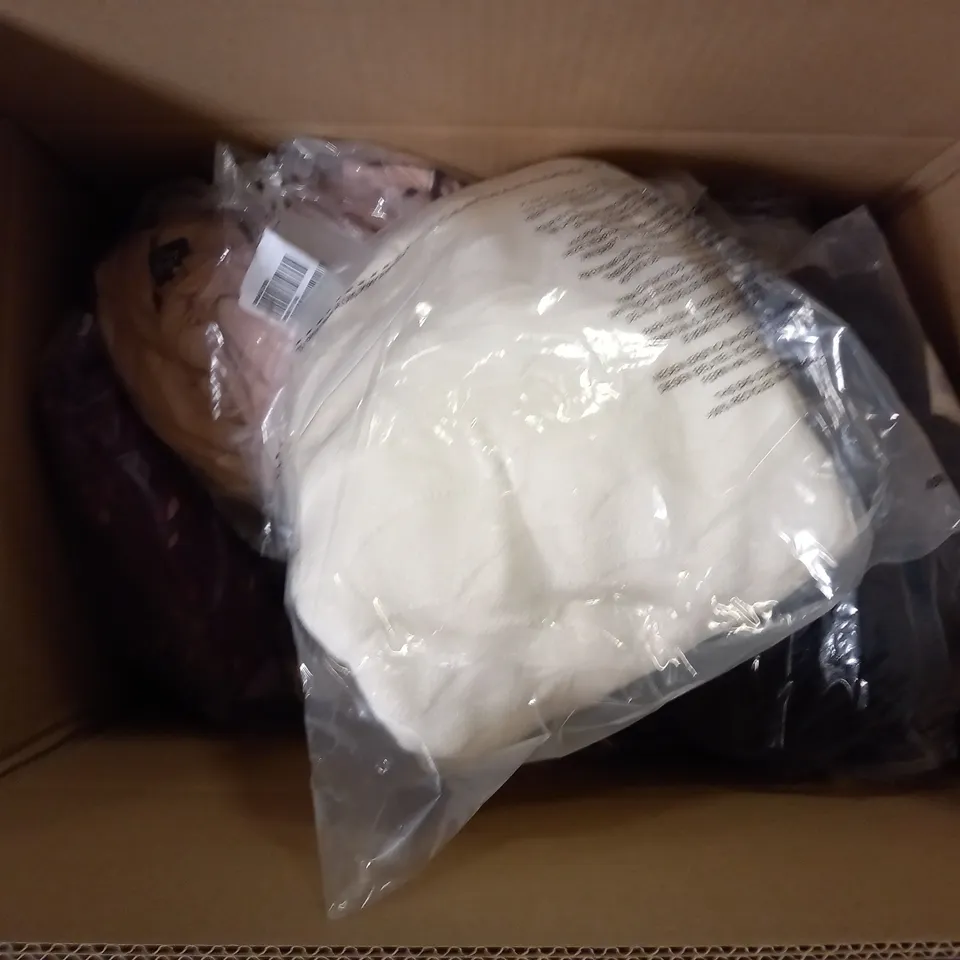 APPROXIMATELY 10 ASSORTED CLOTHING ITEMS TO INCLUDE TOPS, ROBES, TROUSERS, ETC