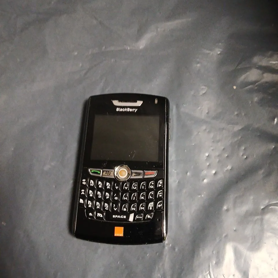 BLACKBERRY SMARTPHONE WITH QWERTY KEYBOARD 