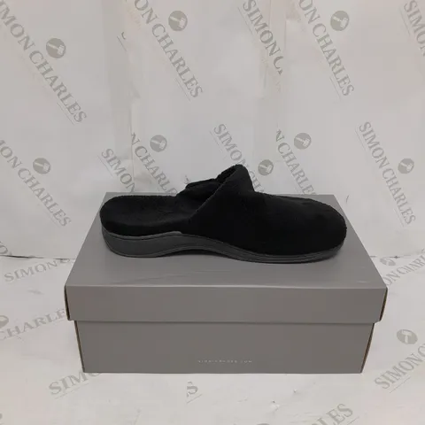 VIONIC FAUX FUR BLACK LOAFERS SIZE 7