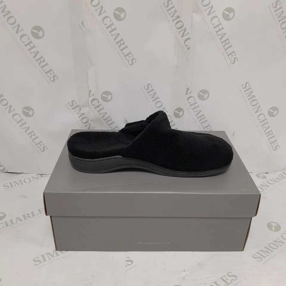 VIONIC FAUX FUR BLACK LOAFERS SIZE 7