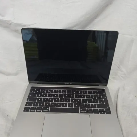 APPLE MACBOOK PRO LAPTOP – SILVER