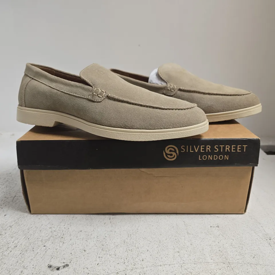 BOXED PAIR OF SILVER STREET MAURO SUEDE LEATHER SPRON LOAFERS IN TAUPE SIZE UK 8