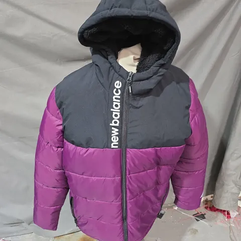 NEW BALANCE ZIP HOODED KACKET IN BLACK/PURPLE - XL