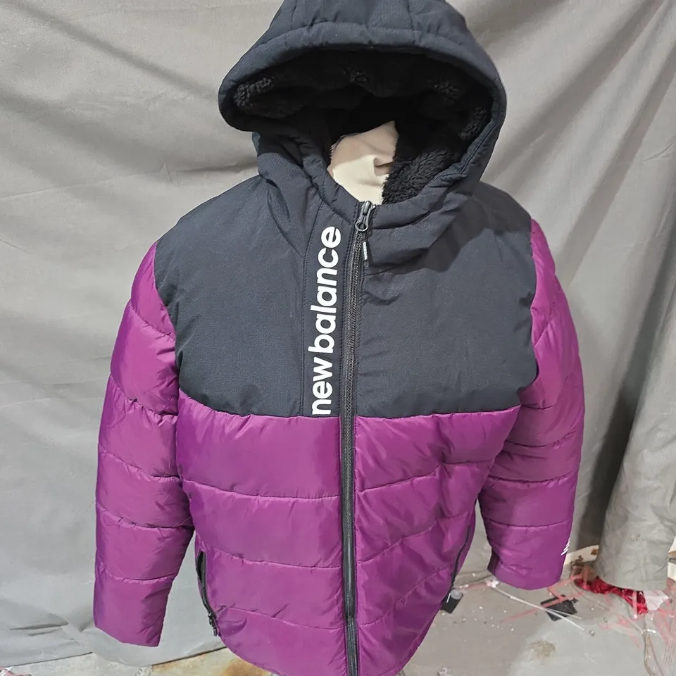 NEW BALANCE ZIP HOODED KACKET IN BLACK/PURPLE - XL