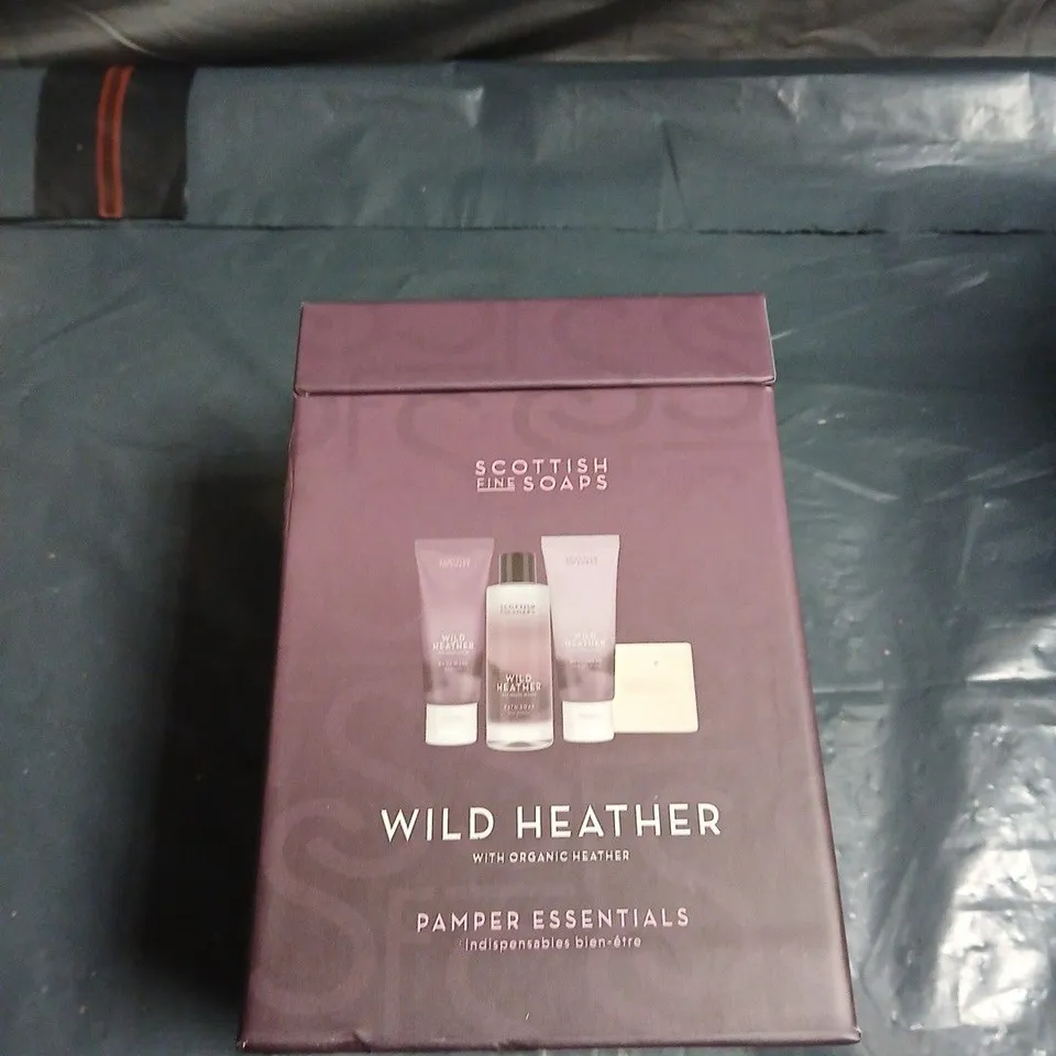 SCOTTISH FINE SOAPS WILD HEATHER PAMPER ESSENTIALS GIFT SET