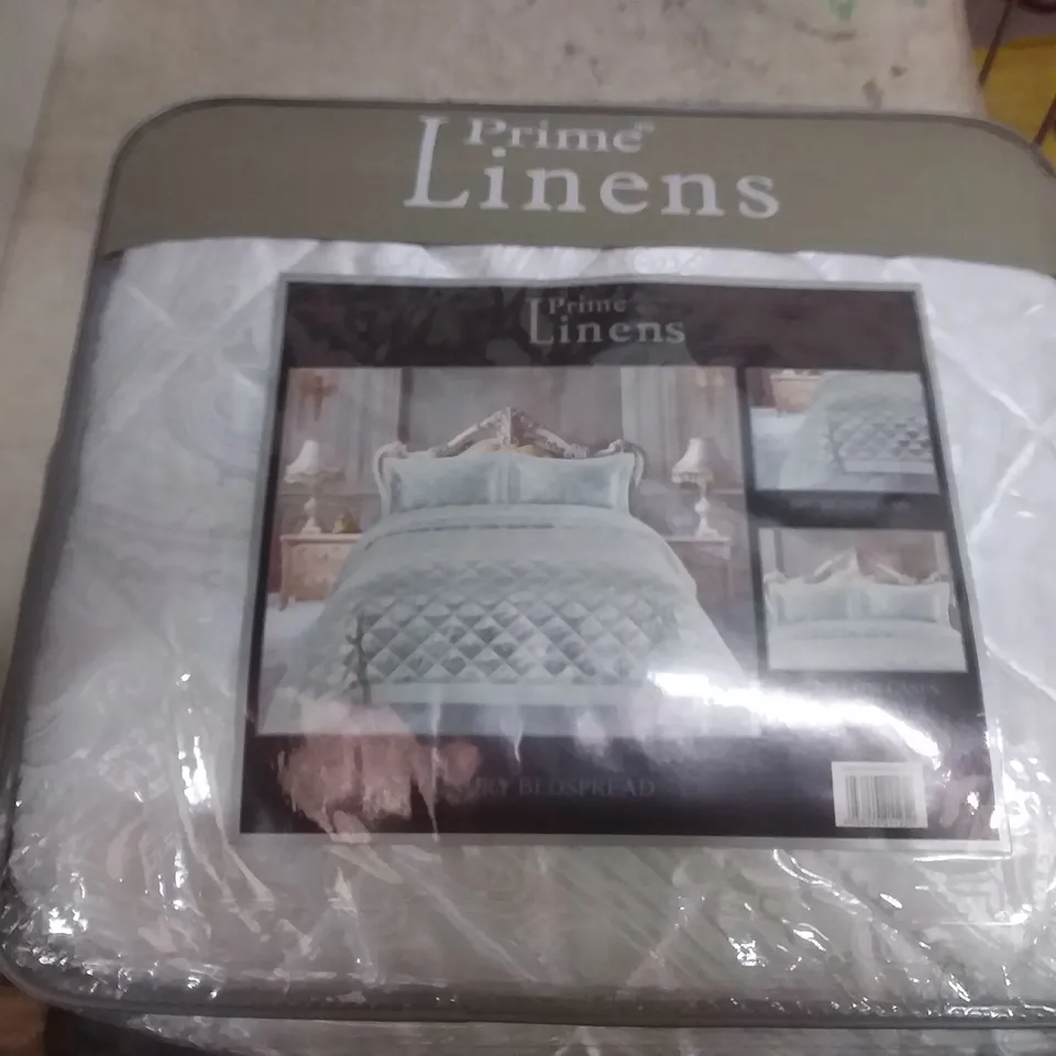 DESIGNER LUXURY CAMDEN BEDDING SET SIZE: KING BEDSPREAD