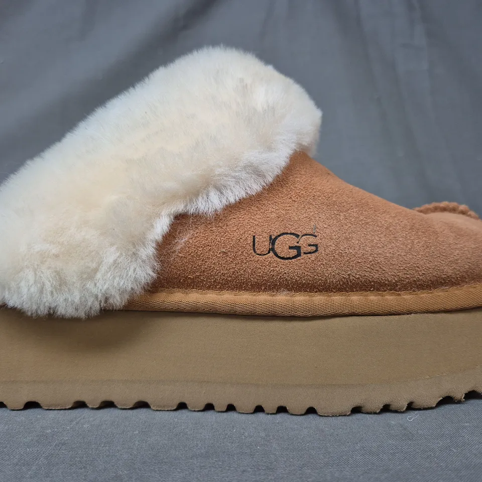 BOXED PAIR OF UGG SHOES IN CHESTNUT/WHITE EU SIZE 38