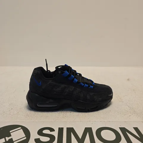 NIKE BLACK RUNNER SHOES – UK 5