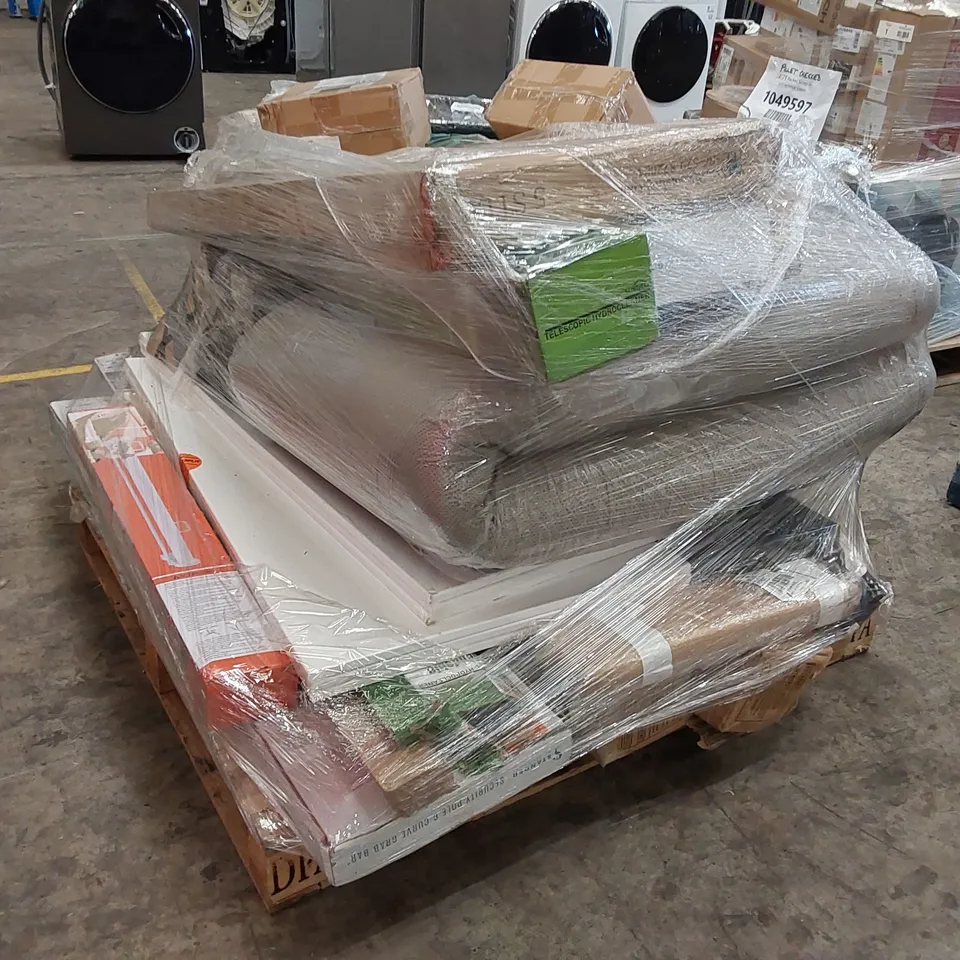 PALLET OF ASSORTED ITEMS INCLUDING: STEP LADDER, RETRACTABLE SAFETY GATE, MATTRESS TOPPER ECT.