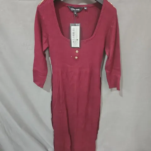 SOSANDER BELTED SNAFFLE SHOULDER DETAIL COLUMN DRESS IN BURGUNDY - SIZE 12