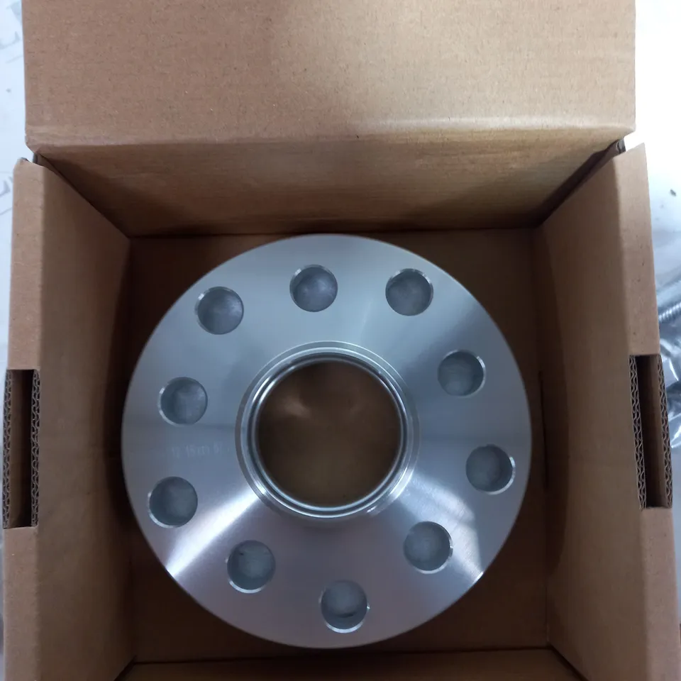 PAIR OF UNKNOW BRAND OF  WHEEL SPACERS 