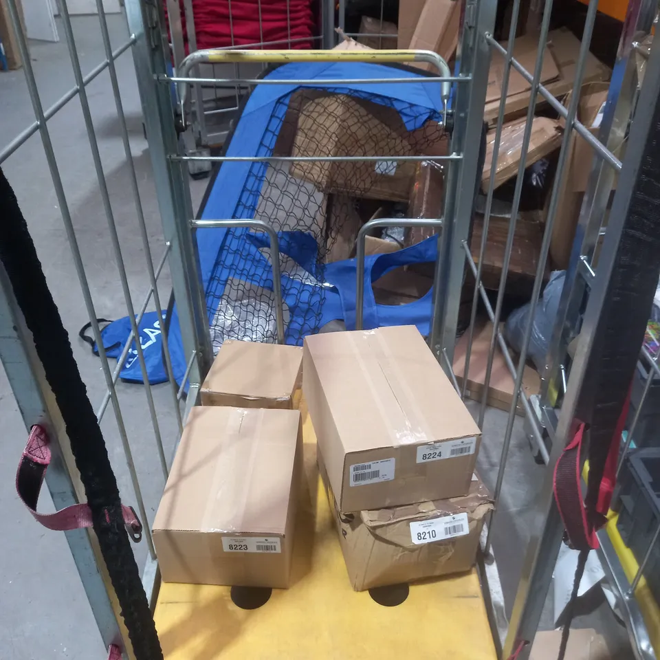 4 ASSORTED ITEMS TO INCLUDE A BOXED LUXFORM 3.5M STARS AND MOON BATTERY OPERATED CURTAIN LIGHT AND A ILLUMAFLAME LED CANDLE - COLLECTION ONLY