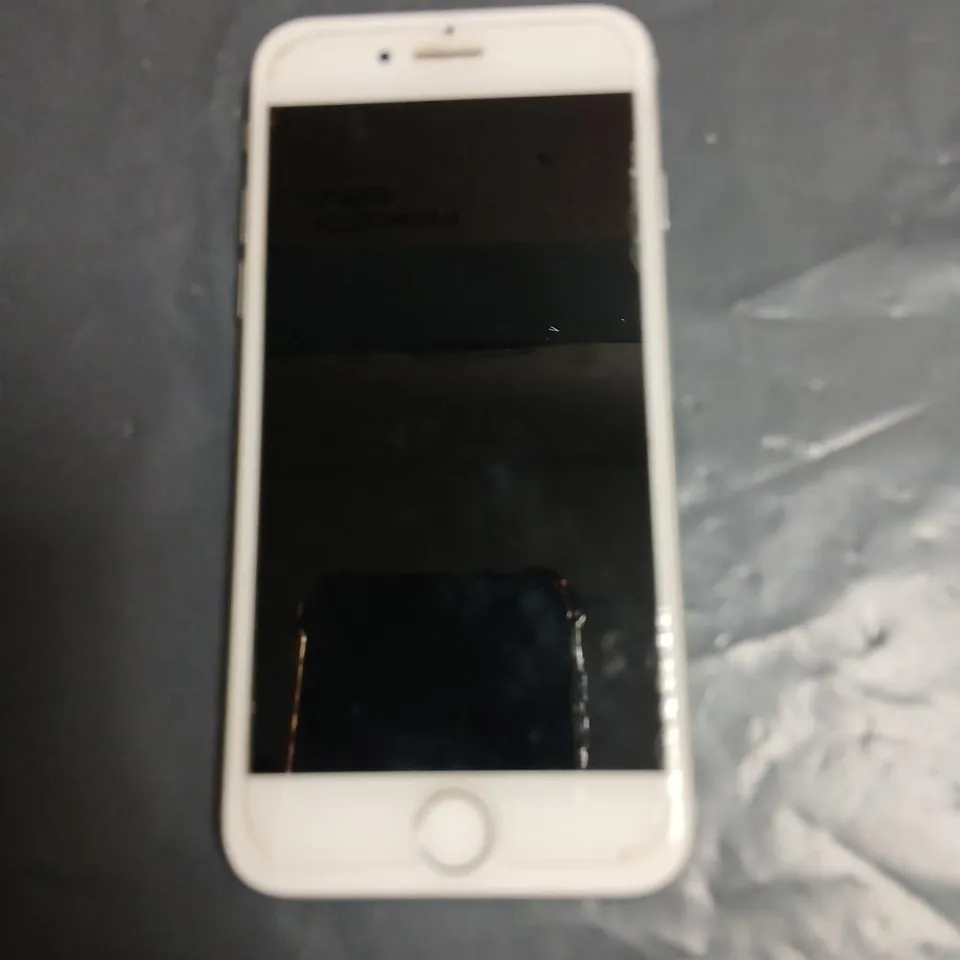 Apple iPhone 7 (Silver) Smartphone