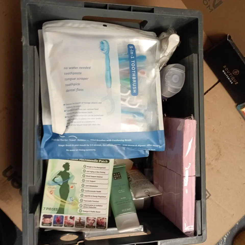 APPROXIMATELY 20 ASSORTED HEALTH & BEAUTY PRODUCTS TO INCLUDE NATURE'S GATE CONDITIONER, BOUTIQUE TEETH WHITENING GEL, LIP BALM MULTIPACK ETC