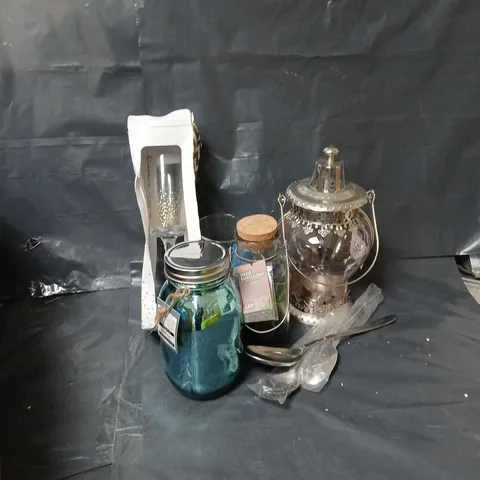 APPROXIMATELY 10 ASSORTED ITEMS TO INCLUDE CUTLERY, DECO SUCCULENT, LUMINESCENT METALLIC JAR, ETC - COLLECTION ONLY