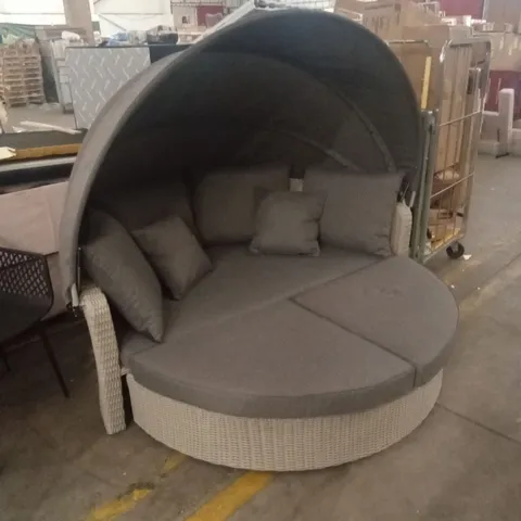 AARJU WICKER GARDEN DAYBED WITH CUSHIONS