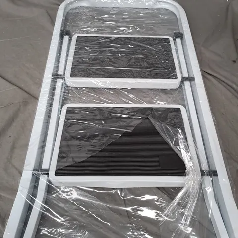 PLASTIC GRIP FOLDABLE STEP LADDER IN WHITE 