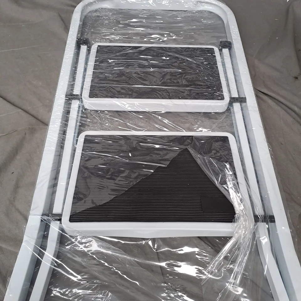 PLASTIC GRIP FOLDABLE STEP LADDER IN WHITE 