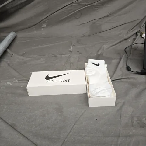 PACK OF 5 PAIRS NIKE SOCKS WITH JUST DO IT BRANDING – BOXED-SIZE UNSPECIFIED 