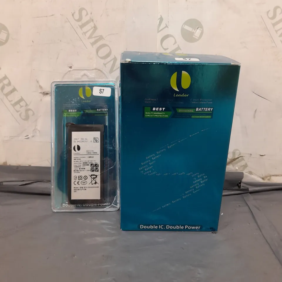 BOX OF APPROX 100 LEADER DOUBLE LC. DOUBLE POWER BATTERIES  