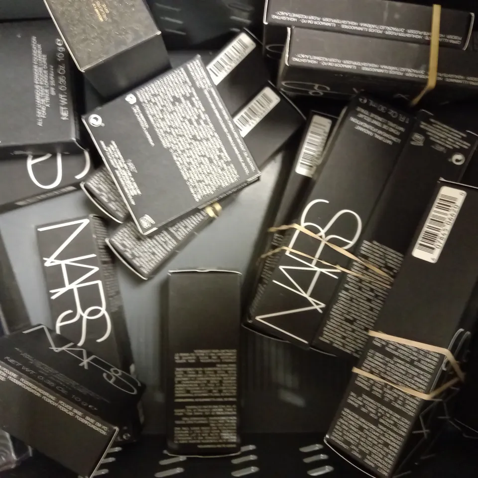 LOT OF APPROXIMATELY 20 NARS FACE MAKE UP ITEMS