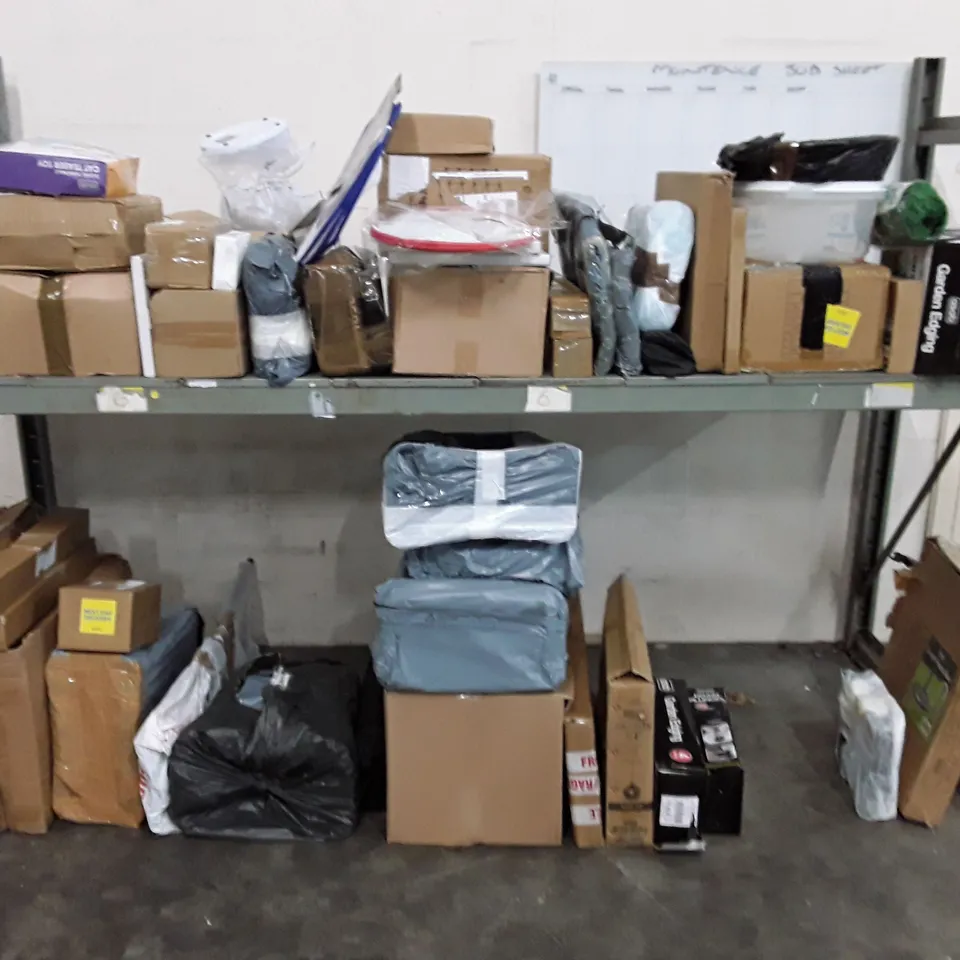 LOT OF APPROXIMATELY 55 ASSORTED ITEMS INCLUDING GARDEN EDGING, FOOD COVERS, PARASOL BASE, LAUNDRY STORAGE, SOAKER HOSE, SOLAR POWERED WATER FOUNTAIN