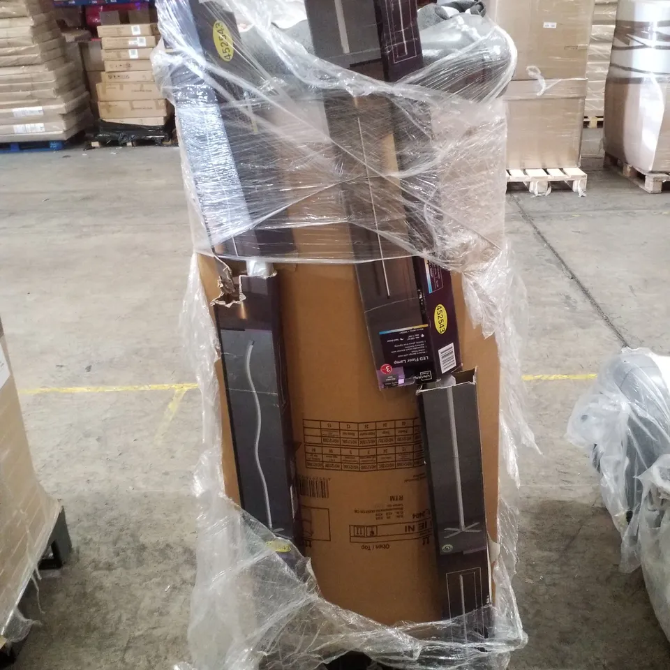 PALLET CONTAINING 2 LED FLOOR LAMPS & EMMA MATTRESS- SIZE UNSPECIFIED 