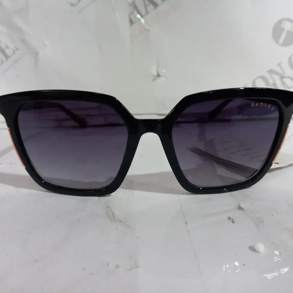 RADLEY SUNGLASSES IN GLOSS BLACK