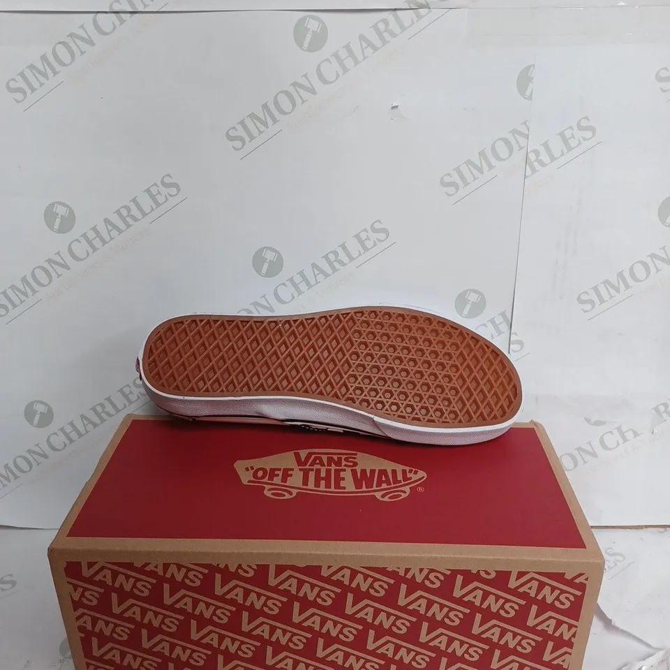 VANS CLASSIC SLIP ON IN BLACK & WHITE CHECKERBOARD - UK 9