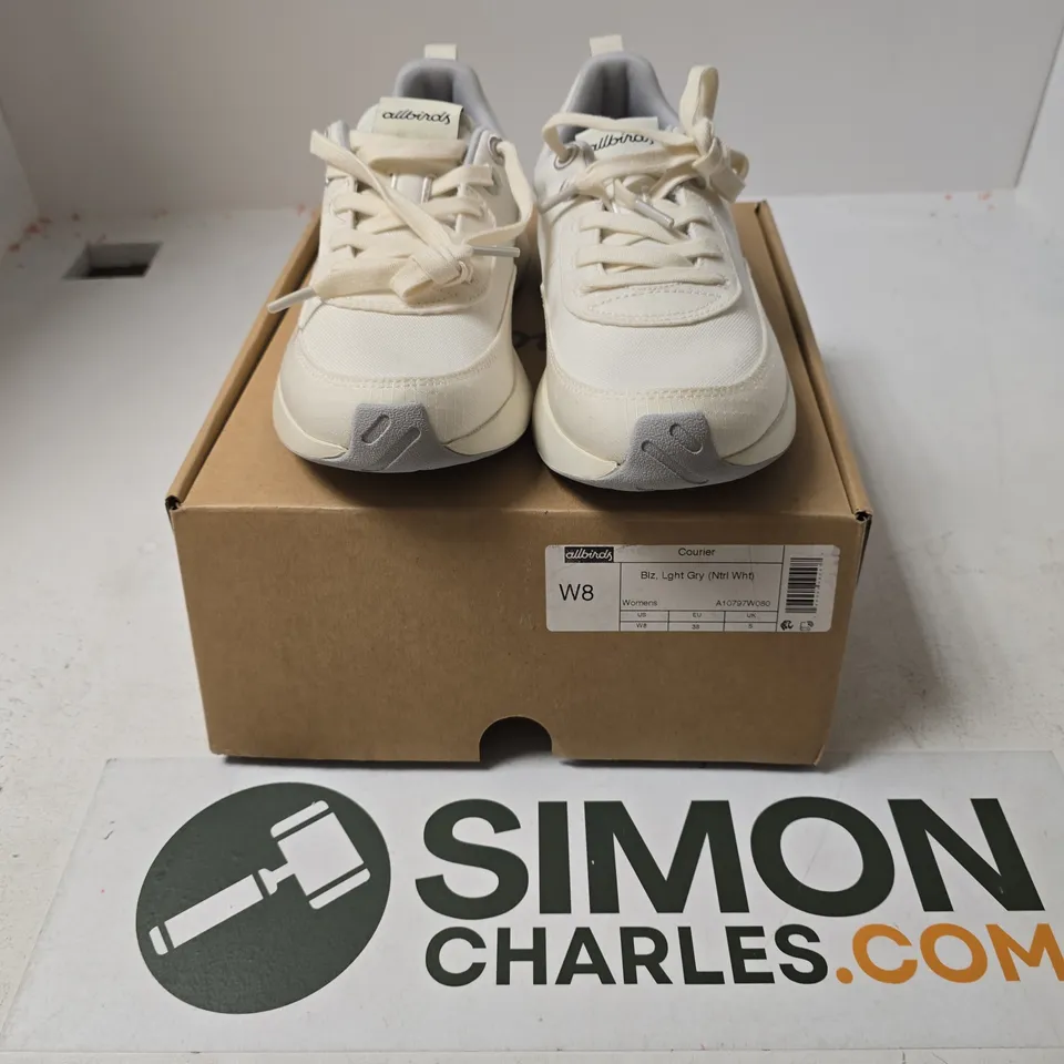 BOXED PAIR OF ALLBIRDS WOMENS TRAINERS IN WHITE/GREY - SIZE 5
