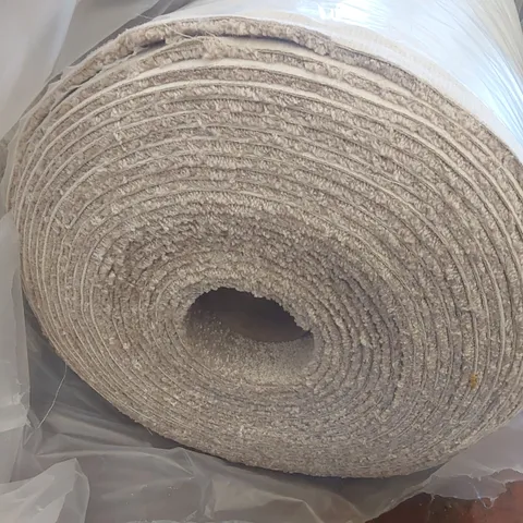 ROLL OF QUALITY ULTRA SAXONY IN THE SADDLE CARPET - APPROXIMATELY 21.1 x 5m