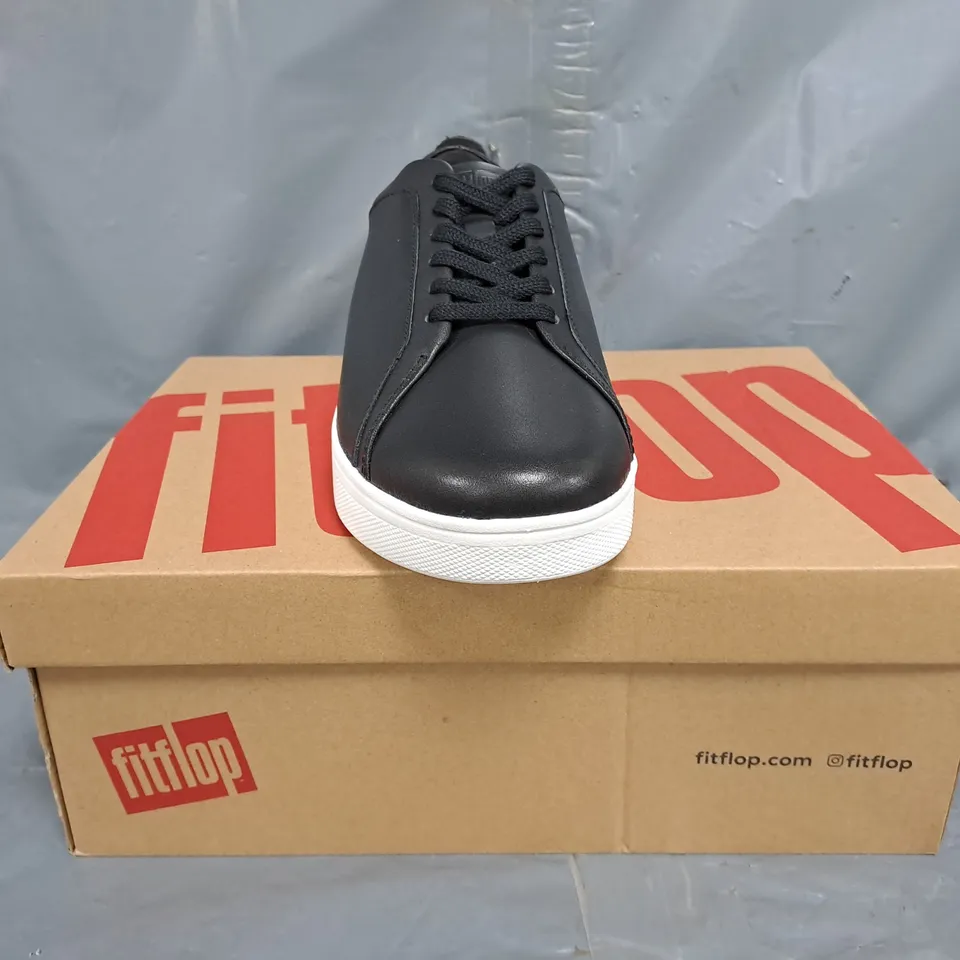 BOXED PAIR OF FITFLOP RALLY SNEAKERS IN BLACK SIZE UK 6.5