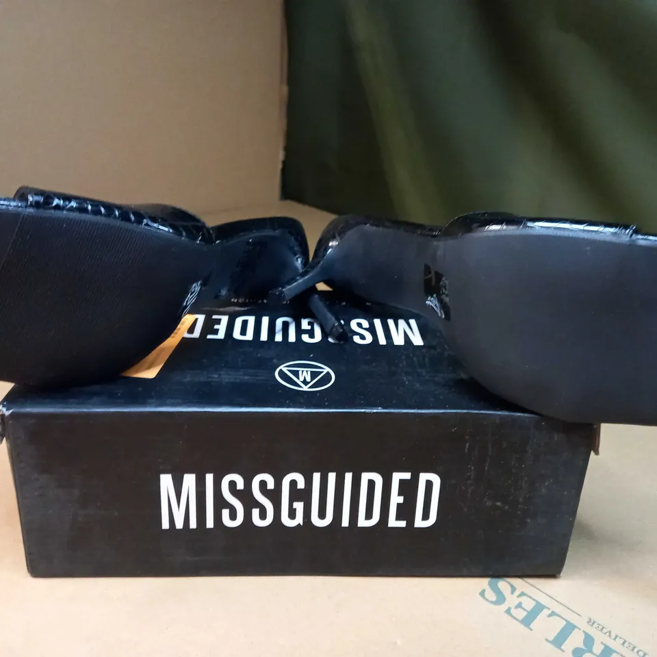 BOXED PAIR OF  MISSGUIDED BLACK CROC SQUARE TOE HEELS SIZE 7