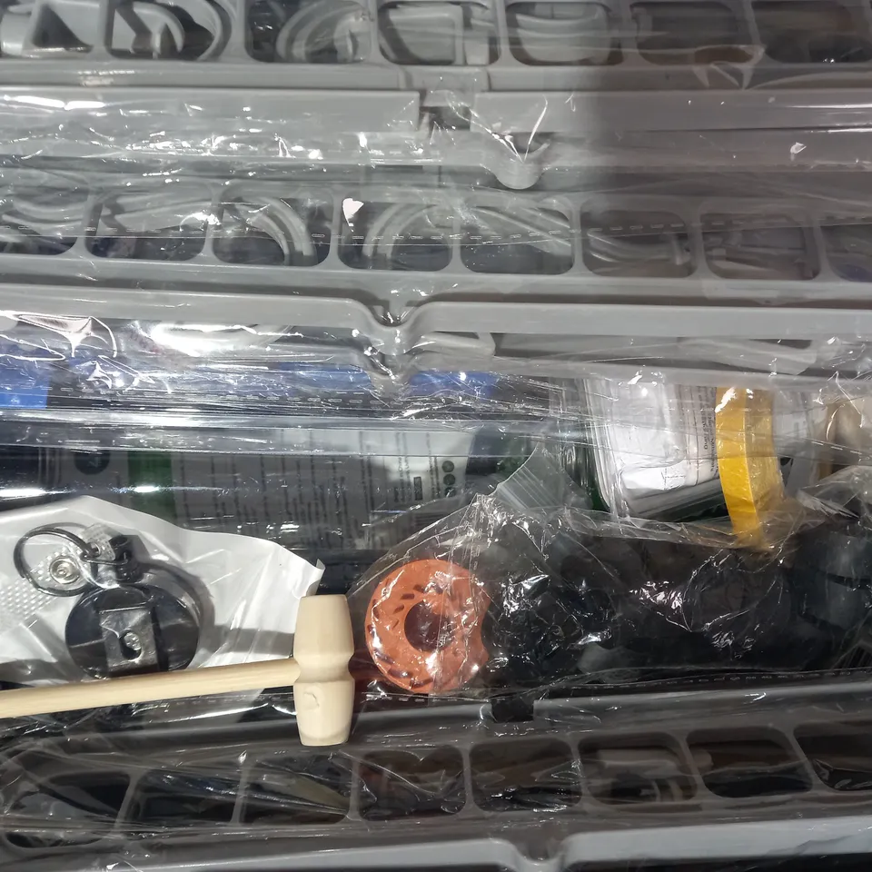 LOT OF APPROXIMATELY 10 ASSORTED HOUSEHOLD ITEMS TO INCLUDE DESIGN RULER, WHITE PLASTIC SPOONS, EASTER BUNTING, ETC