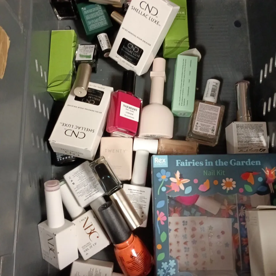 APPROXIMATELY 20 BOTTLES OF NAIL VARNISH TO INCLUDE TOMICCA, NAILBERRY AND TWENTY